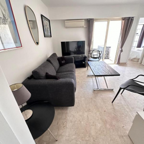 2P Between Croisette Beaches and Antibes Street